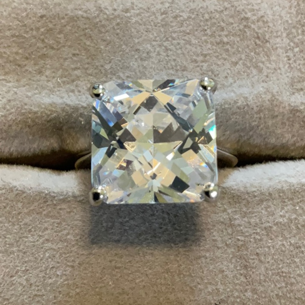 Elegant Sterling Silver Ring with Clear Gemstone
